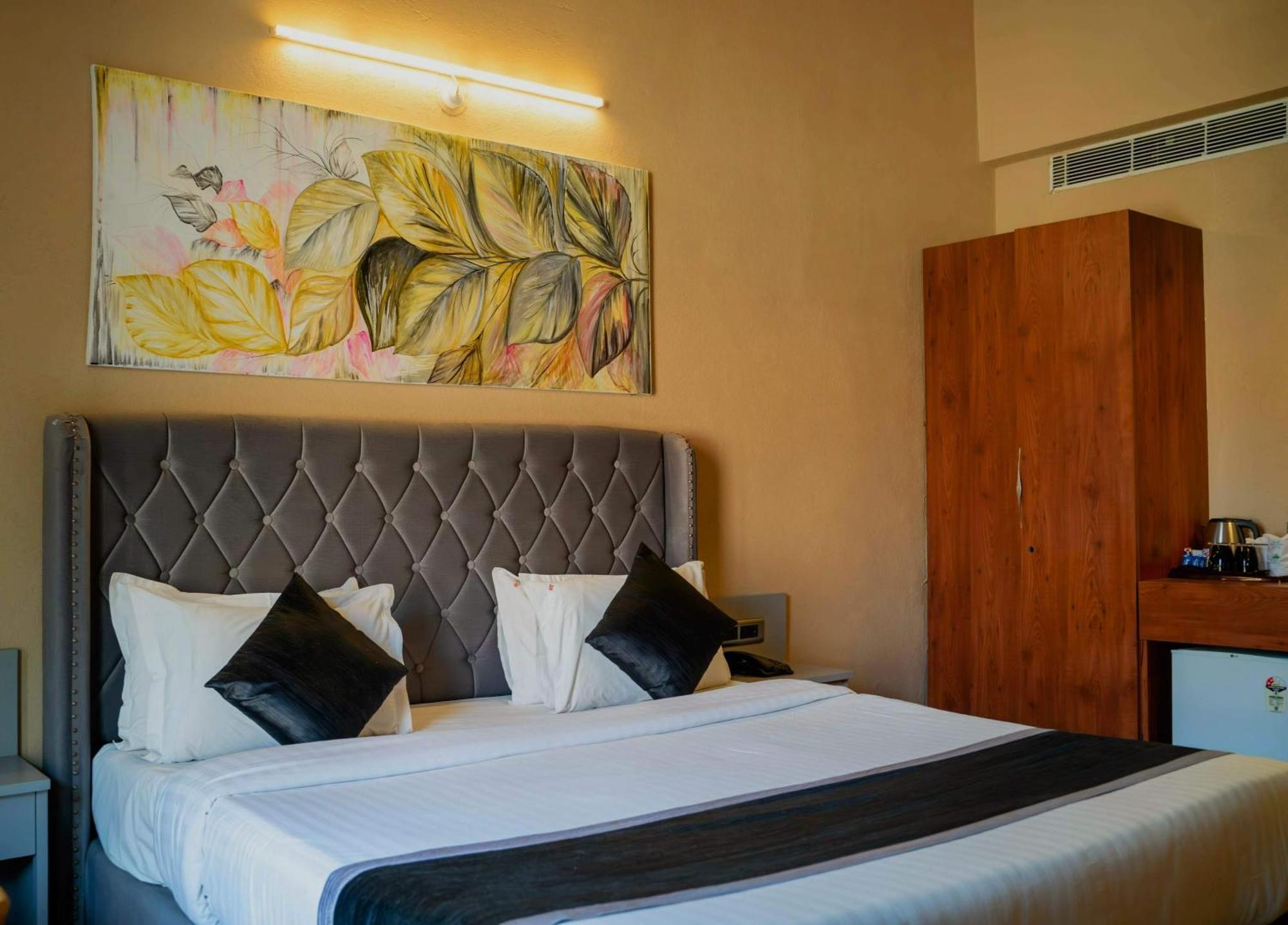 The Divine Hills Resort Nai Bilik gambar